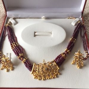 Necklace and earring set